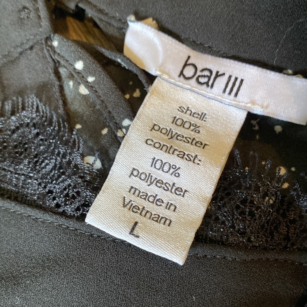 BAR III cold shoulder blouse. Criss-cross neck. Black/white pattern.Size L. - Picture 13 of 15